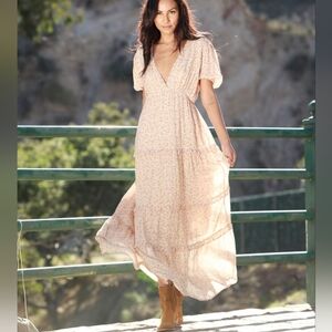 A COLLECTIVE STORY NWT Floral Maxi V-Neck Short Sleeve Dress